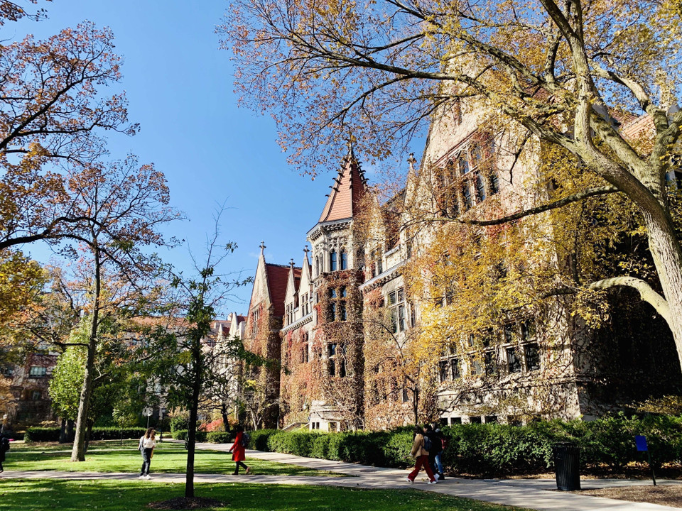 Khuôn viên trường Đại học Chicago vào mùa Thu. (Ảnh: Đặng Huyền/TTXVN)
