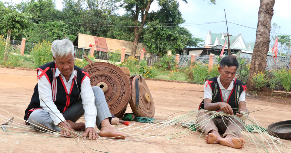 Cồng, chiêng được coi là một trong những tài sản quý của cộng đồng người dân tộc thiểu số tại Tây Nguyên cả về giá trị vật chất lẫn tinh thần. (Ảnh: Hồng Điệp/TTXVN)