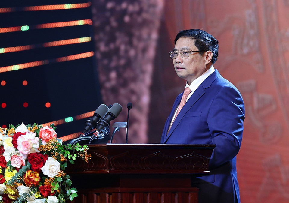 Thủ tướng Phạm Minh Chính phát biểu tại Lễ trao Giải Búa liềm Vàng lần thứ VIII-năm 2023. (Ảnh: Dương Giang/TTXVN)