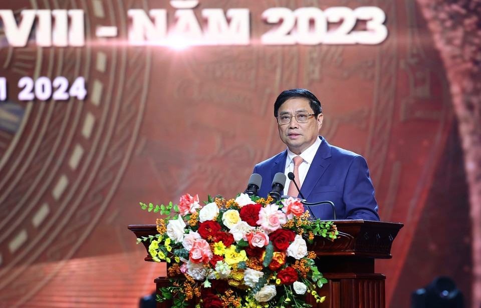 Thủ tướng Phạm Minh Chính phát biểu tại Lễ trao Giải Búa liềm Vàng lần thứ VIII-năm 2023. (Ảnh: Dương Giang/TTXVN)