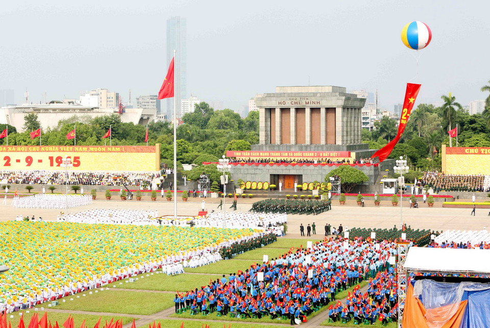 Toàn cảnh Lễ míttinh, diễu binh, diễu hành cấp Quốc gia tại Quảng trường Ba Đình. (Ảnh: TTXVN)