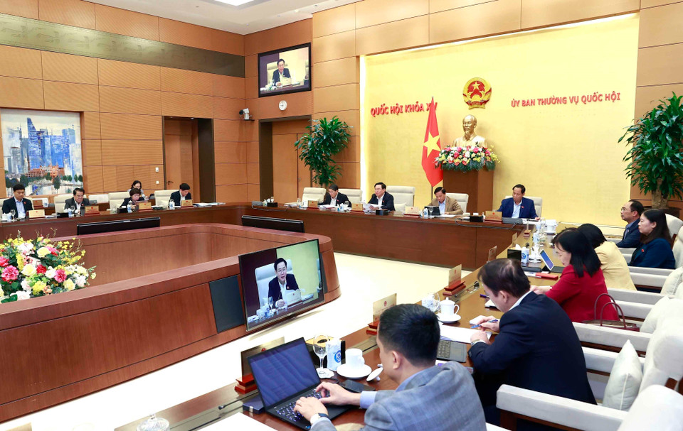 Tiếp tục phiên họp giữa 2 đợt của Kỳ họp thứ 6, Quốc hội khóa XV, sáng 15/11 tại Hà Nội, Ủy ban Thường vụ Quốc hội cho ý kiến về việc giảm Thuế Giá trị Gia tăng (VAT), dự thảo Luật Căn cước và dự thảo Luật Lực lượng Tham gia Bảo vệ An ninh, Trật tự ở Cơ sở. (Ảnh: Doãn Tấn/TTXVN)