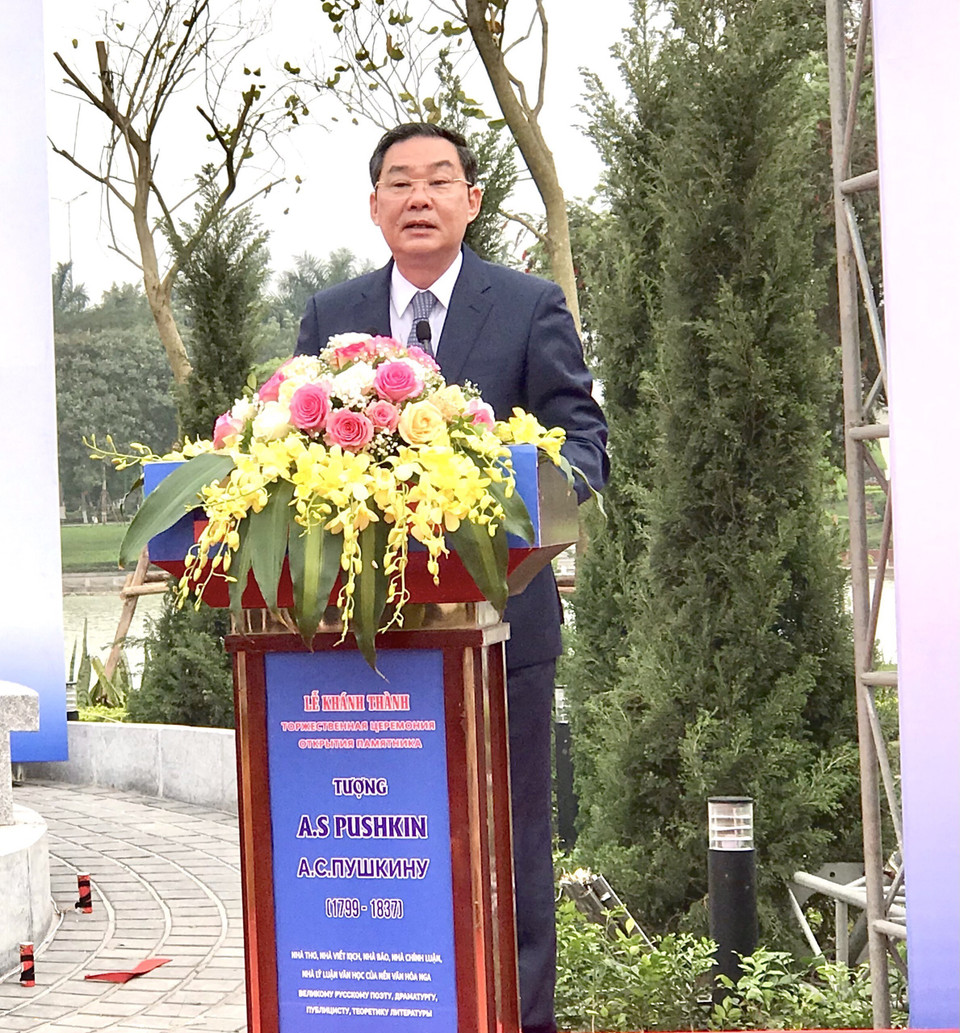 Phó Chủ tịch thường trực UBND thành phố Hà Nội Lê Hồng Sơn phát biểu tại lễ khánh thành. (Ảnh: Lê Hồng/TTXVN)