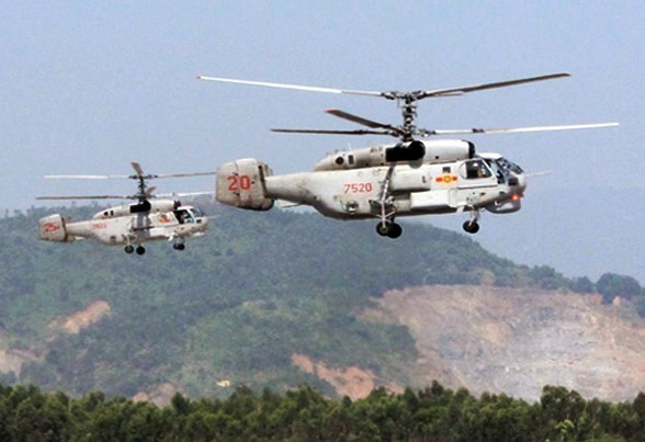 Trực thăng săn ngầm Ka-28 của Lữ đoàn Không quân Hải quân 954 huấn luyện sẵn sàng chiến đấu. (Ảnh: Tư liệu/TTXVN)