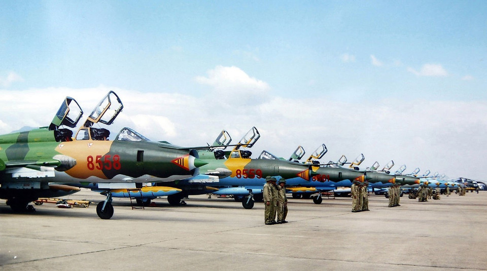 Máy bay chiến đấu Su-22 của Trung đoàn không quân 937 (Sư đoàn 370) sẵn sàng cất cánh làm nhiệm vụ. (Ảnh: Tư liệu/TTXVN)