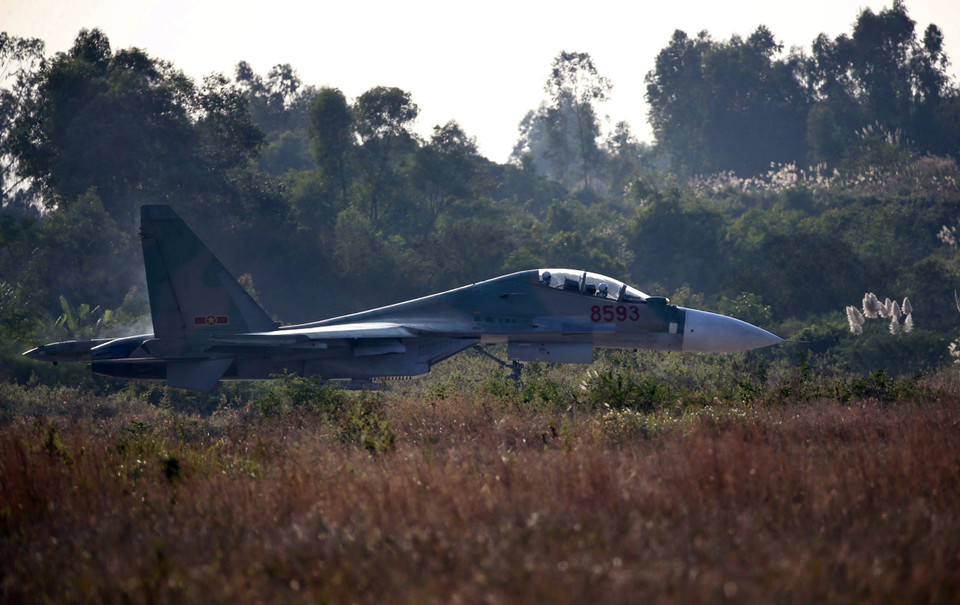 Trung đoàn 927-Đoàn không quân Lam Sơn (Sư đoàn 371) được trang bị các máy bay chiến đấu Su-30MK2 hiện đại, có nhiệm vụ bảo vệ vùng trời, vùng biển phía Bắc của Tổ quốc. (Ảnh: Dương Giang/TTXVN)