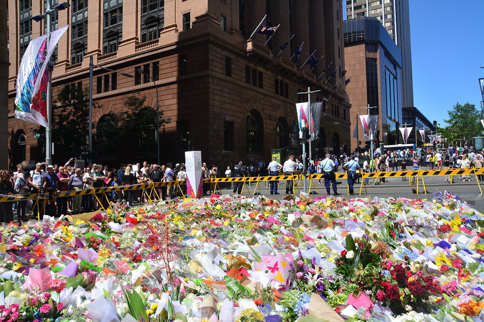 Quảng trường Martin Place ngập tràn hoa tưởng niệm