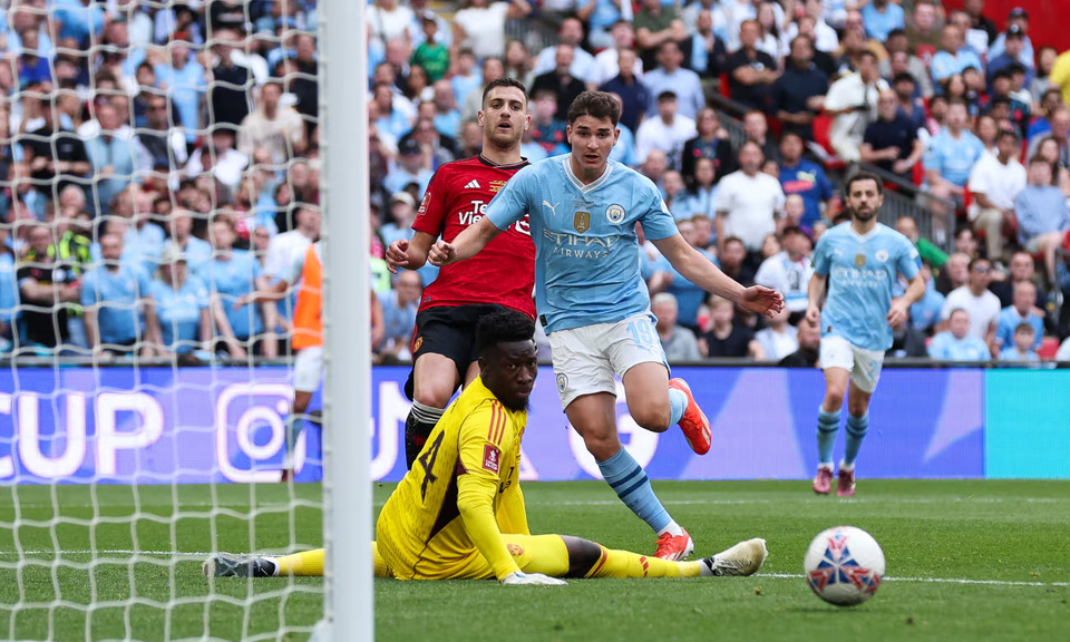 Bị dẫn trước 2 bàn, Man City đã có những sự điều chỉnh và gia tăng sức ép để tìm kiếm bàn thắng. (Nguồn: Getty Images)