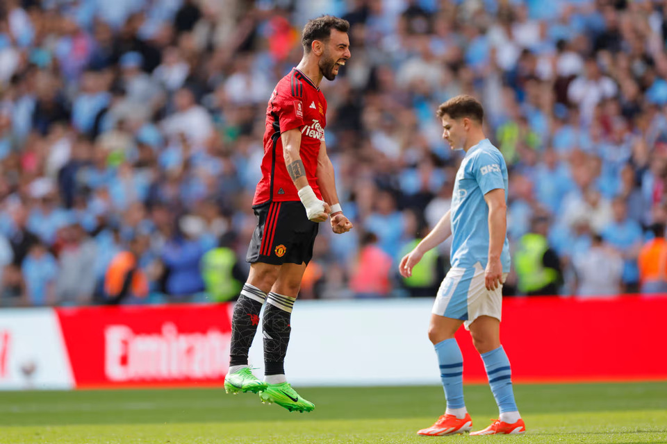 Kết quả này giúp Manchester United vượt qua đội bóng cùng thành phố để giành chức vô địch. (Nguồn: Guardian)