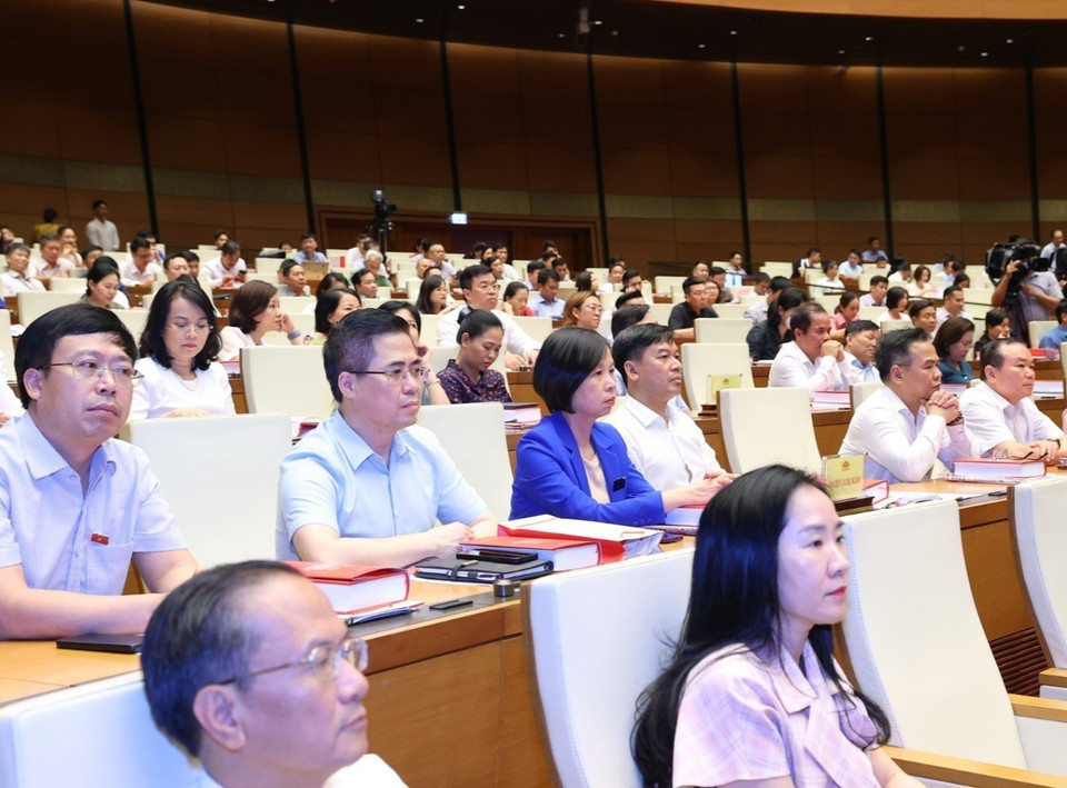 Các đại biểu dự Lễ ra mắt Cuốn sách. (Ảnh: Văn Điệp/ TTXVN)