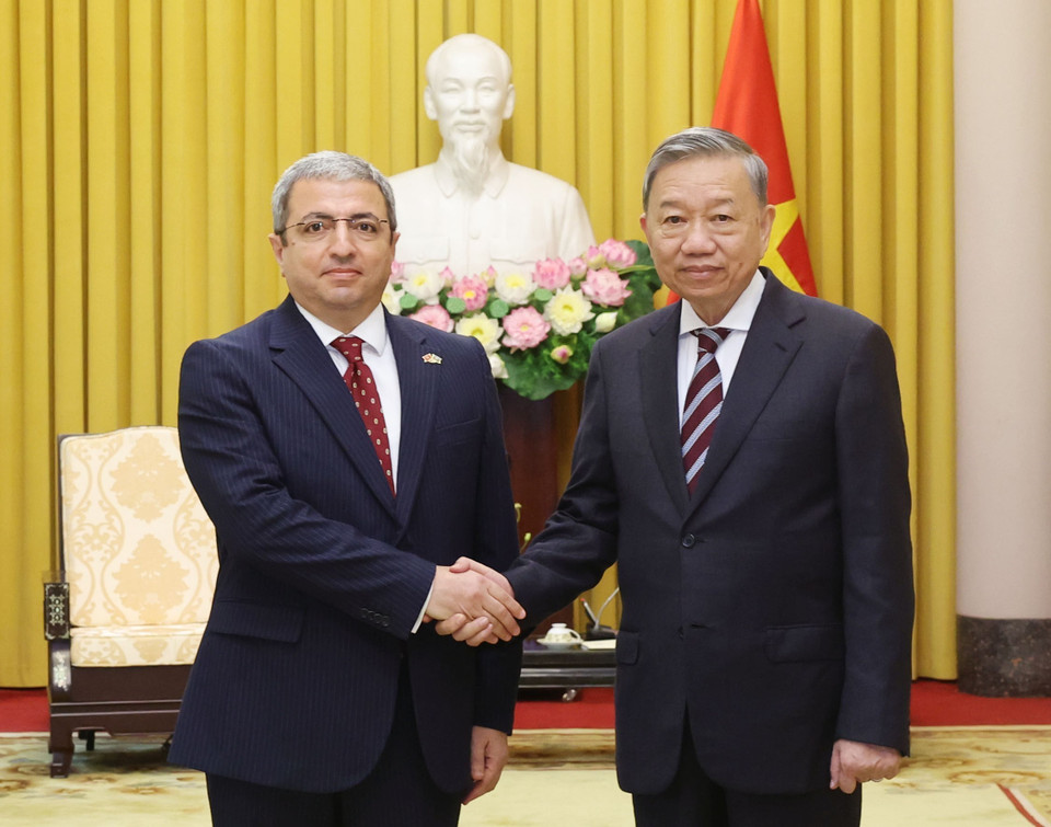 Chủ tịch nước Tô Lâm với Đại sứ Azerbaijan tại Việt Nam Shovgi Kamal Oglu Mehdizade. (Ảnh: Nhan Sáng/TTXVN)