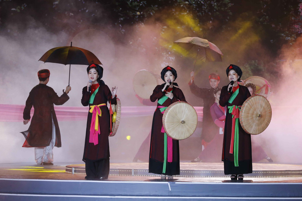 Tiết mục văn nghệ tại chương trình. (Ảnh: Doãn Tấn/TTXVN)