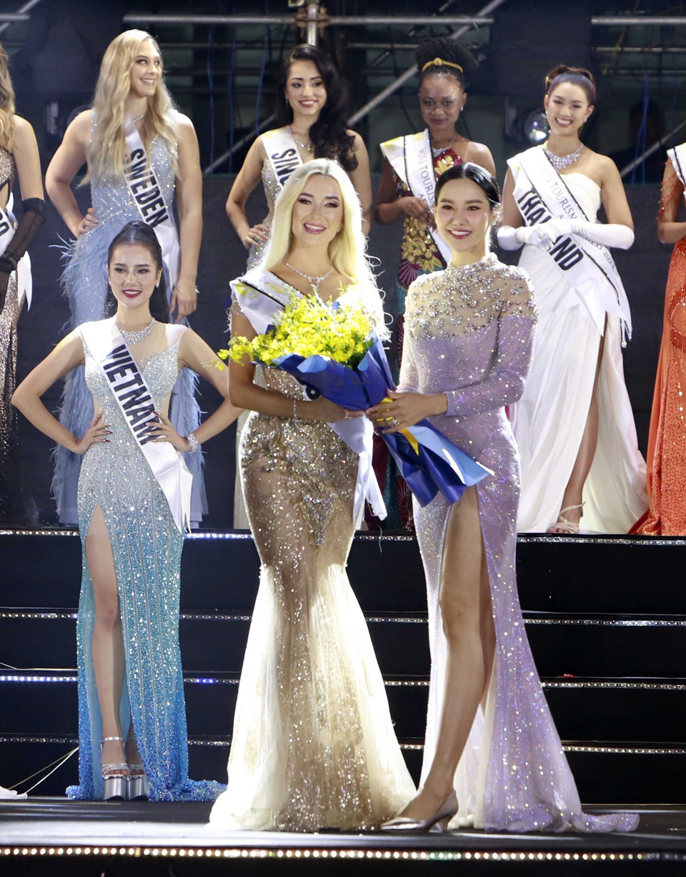 Thí sinh người Russia (Nga) đạt giải Á hậu 3 tại cuộc thi Hoa hậu Du lịch thế giới. (Ảnh: Hoàng Hùng/TTXVN)