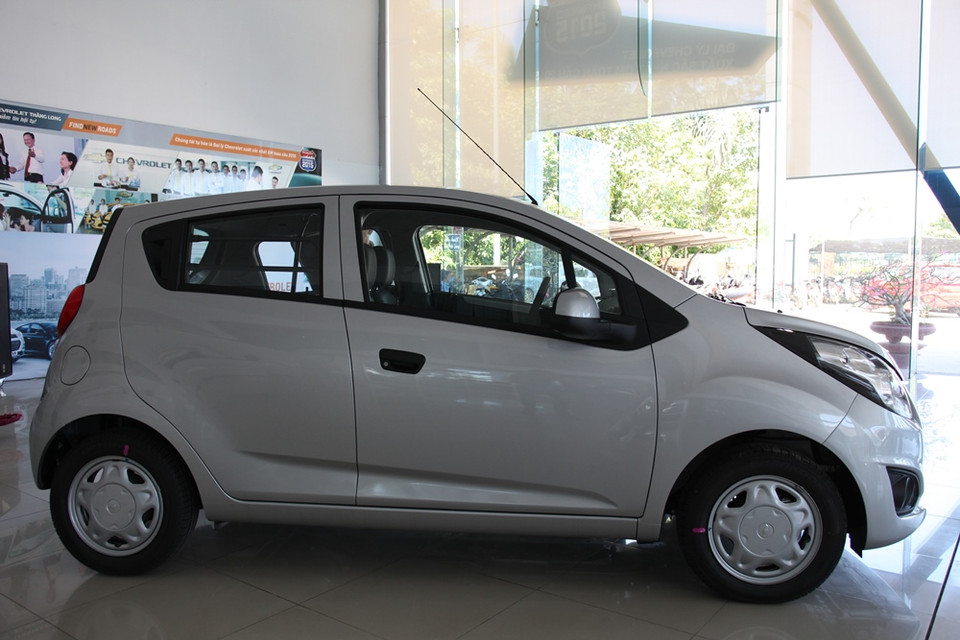 Xe có chiều dài cơ sở 2,3m và dung tích bình nhiên liệu 35 lít, trọng lượng không tải 970kg. (Ảnh: Doãn Đức/Vietnam+)