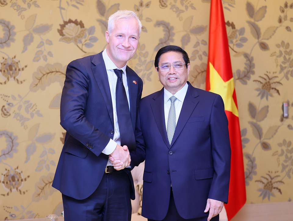 Thủ tướng Phạm Minh Chính tiếp ông Robert Helms, Thành viên Hội đồng Quản trị Tập đoàn Đan Mạch Copenhagen Infrastructure Partners (CIP). (Ảnh: Dương Giang/TTXVN)