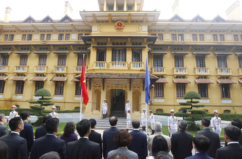 Toàn cảnh lễ Thượng cờ ASEAN tại Trụ sở Bộ Ngoại giao. (Ảnh: Lâm Khánh/TTXVN)