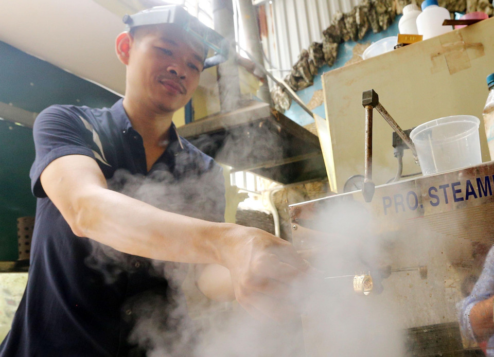 Xì khô sản phẩm sau khi đánh bóng. (Ảnh: Trần Việt/TTXVN)