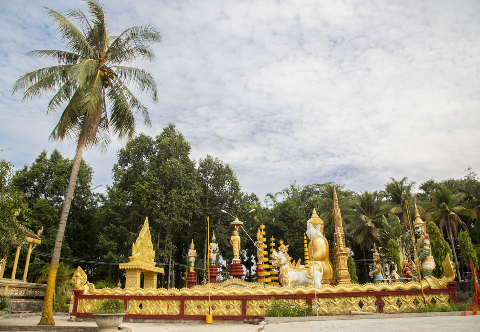 Không xây dựng nhiều tầng lầu với lối kiến trúc cầu kì, bề thế hay quá đơn sơ, giản dị, nơi đây sở hữu nét đẹp truyền thống dịu dàng, chừng mực khiến ai nấy từng dừng chân đều cảm thấy vô cùng gần gũi, quen thuộc. (Ảnh: Giang Phương/TTXVN)