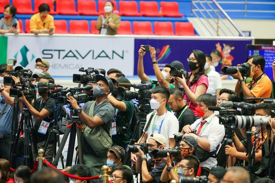 Các phóng viên trong nước và quốc tế tác nghiệp tại Đại hội Thể thao Đông Nam Á lần thứ 31 năm 2021 (SEA Games 31). (Ảnh: TTXVN)