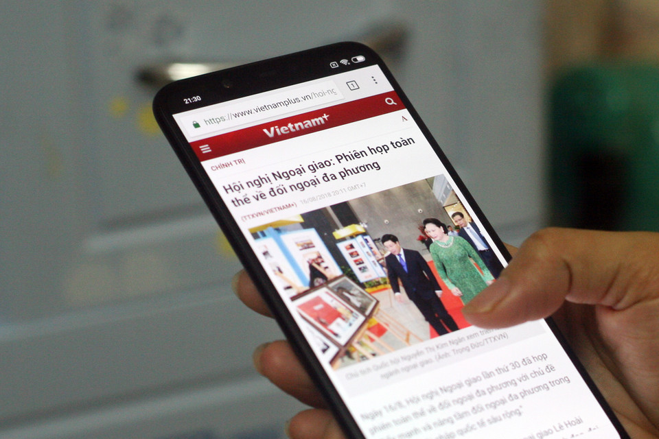 Với Chip Snapdragon 845, RAM 6 GB, Mi8 có hiệu suất khá mạnh mẽ. Trải nghiệm ban đầu cho thấy, máy chạy khá ổn khi chơi những game nặng.