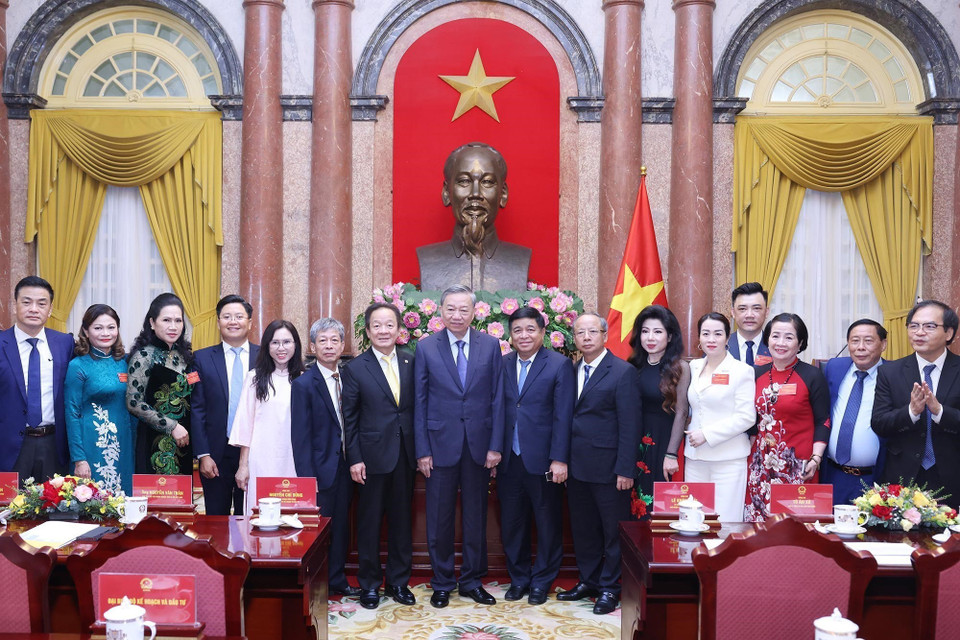 Tổng Bí thư, Chủ tịch nước Tô Lâm với đại biểu Hiệp hội Doanh nghiệp nhỏ và vừa Việt Nam. (Ảnh: Lâm Khánh/ TTXVN)