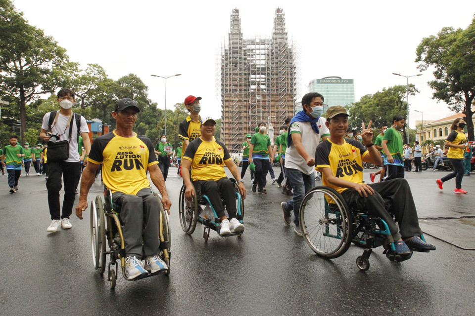 Các vận động viên khuyết tật Thành phố Hồ Chí Minh tham gia Ngày chạy Olympic vì sức khỏe toàn dân năm 2022. (Ảnh: Thanh Vũ/TTXVN)