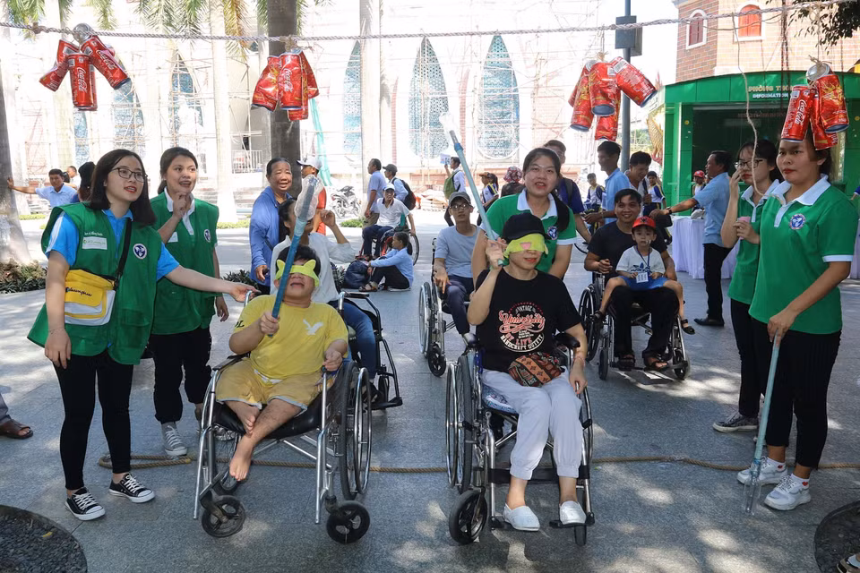 Đông đảo trẻ em, người khuyết tật đến từ 15 tỉnh, thành phố tham gia các trò chơi dân gian tại Hội trại người khuyết tật lần thứ 20 - năm 2019 tại Thành phố Hồ Chí Minh. (Ảnh: Thanh Vũ/TTXVN)