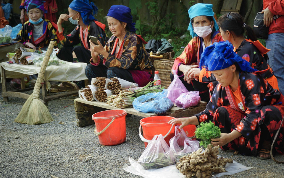 Nông sản bày bán tại chợ phiên Xá Nhè. (Ảnh: Xuân Tư/TTXVN)