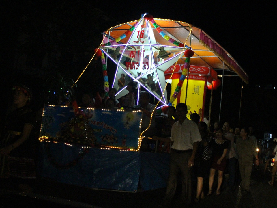  Lễ hội Trung Thu "khổng lồ" ở Tuyên Quang xuất phát từ tấm lòng yêu trẻ của người dân thành phố. (Ảnh: Hùng Võ/Vietnam+)