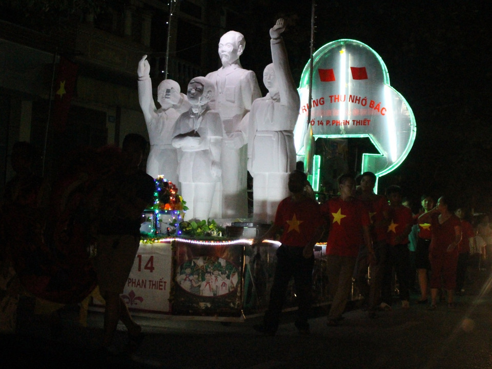 Điểm nhấn của Lễ hội là Đêm hội Thành Tuyên với các hoạt động trình diễn các mô hình đèn Trung Thu "khổng lồ." (Ảnh: Hùng Võ/Vietnam+)