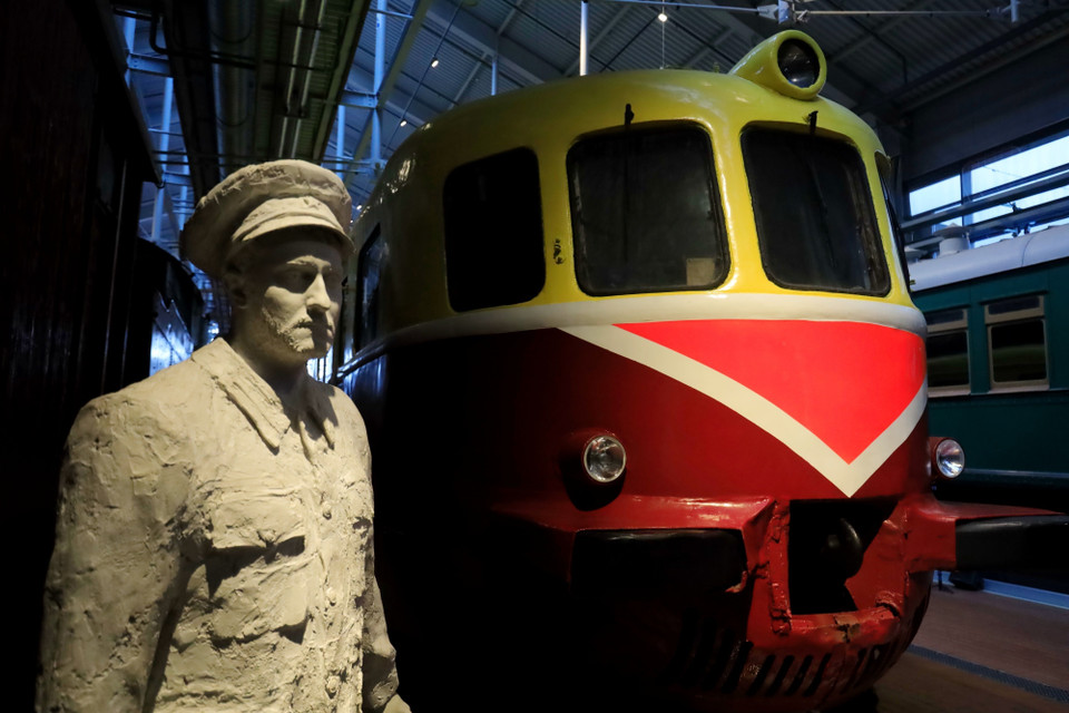 Do điều kiện địa hình và khí hậu phức tạp, đường sắt Nga chế tạo nhiều loại đầu máy xe lửa độc đáo, phù hợp với điều kiện sử dụng. (Ảnh: Trần Hiếu/TTXVN) 
