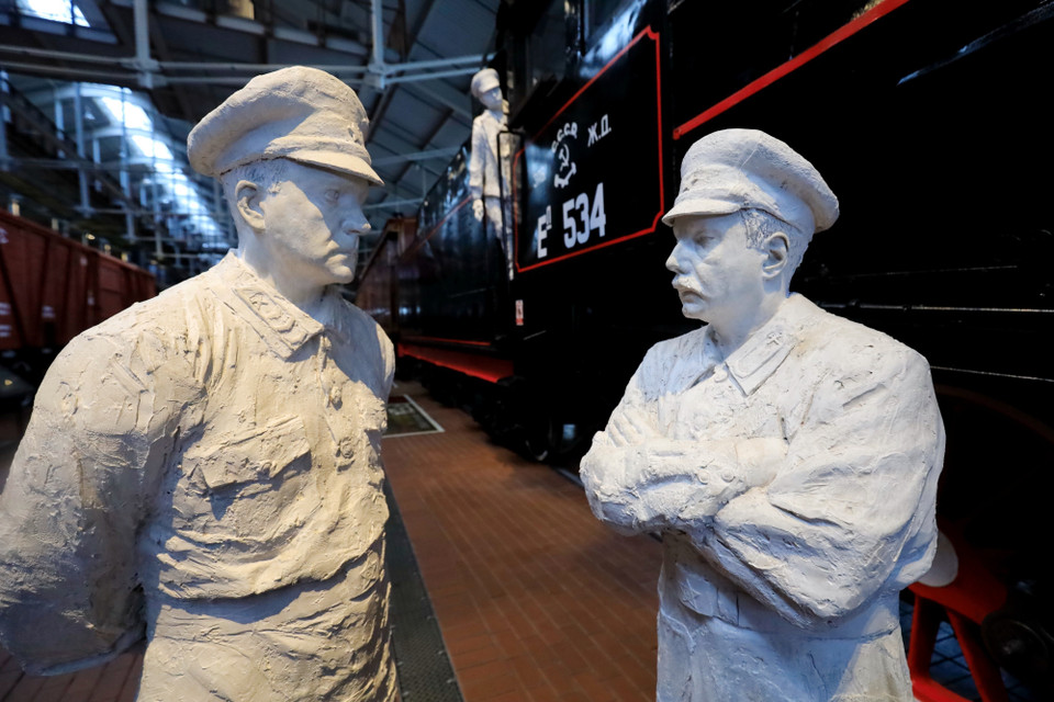 Hình ảnh tại bến đỗ nhà ga của tuyến đường sắt xuyên Siberia được xây dựng từ thời Sa hoàng. (Ảnh: Trần Hiếu/TTXVN)