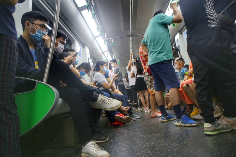 Các toa đa số đều trong tình trạng kín khách. (Ảnh: Tuấn Đức/TTXVN)