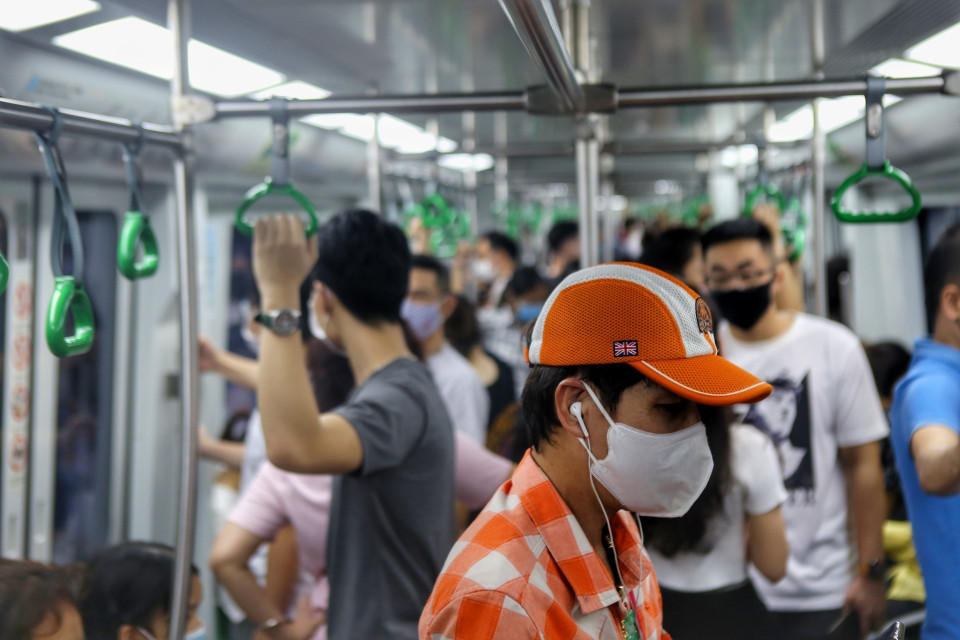 Mỗi toa đa số đều trong tình trạng chật kín khách. (Ảnh: Tuấn Đức/TTXVN)