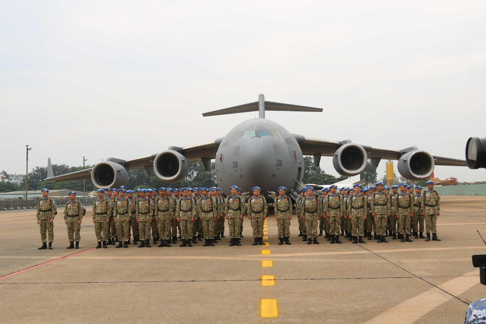 Ngày 1/10/2018, tại Thành phố Hồ Chí Minh, Bộ Quốc phòng tổ chức Lễ xuất quân Bệnh viện dã chiến cấp 2 số 1 lên đường thực hiện nhiệm vụ tại Phái bộ gìn giữ hòa bình Liên hợp quốc ở Nam Sudan. Việc Việt Nam cử quân đội tham gia Lực lượng gìn giữ hòa bình của Liên hợp quốc có ý nghĩa to lớn, chứng minh sự đóng góp của Việt Nam đối với hòa bình thế giới, là vinh dự và trách nhiệm của Việt Nam trước cộng đồng quốc tế, qua đó tạo được hình ảnh, vị thế của mình trên trường quốc tế. (Ảnh: Thanh Vũ/TTXVN)