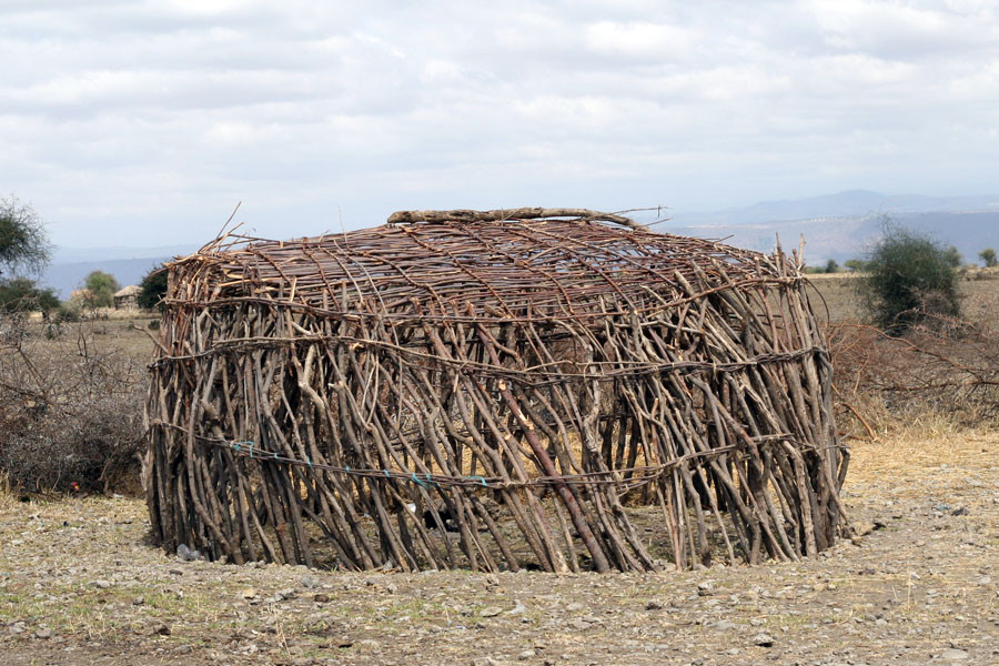 Bộ khung từ những cành cây trong ngôi nhà của người Maasai. (Ảnh: T.H/Vietnam+)