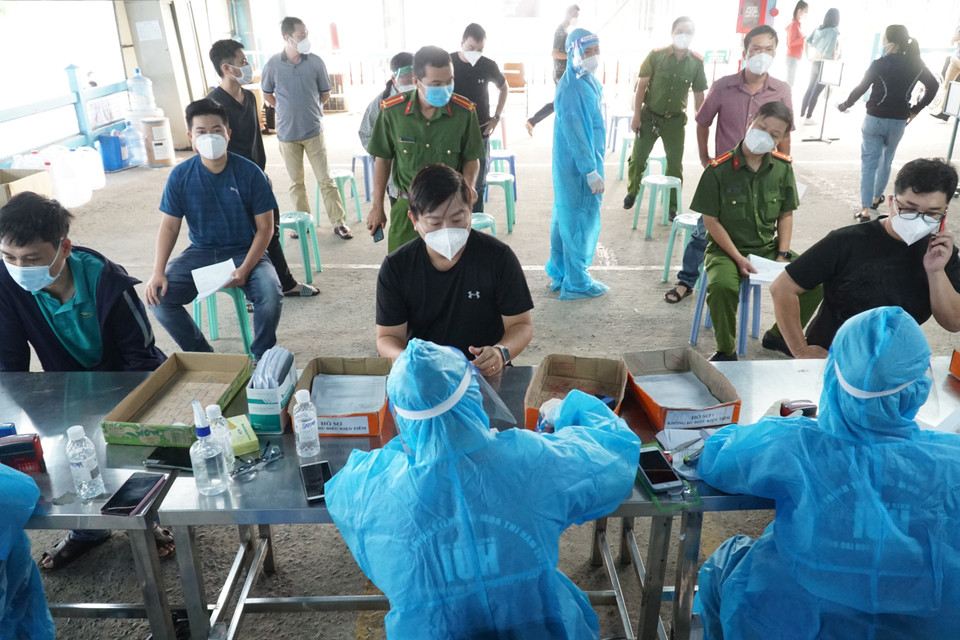 Điểm tiêm tại trường Đại học Công Nghiệp Thành phố Hồ Chí Minh (quận Gò Vấp) được bố trí trật tự, an toàn. (Ảnh: Thu Hương/TTXVN)