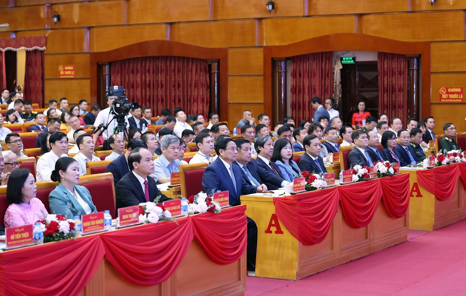 Thủ tướng Phạm Minh Chính và các đại biểu dự Hội nghị công bố quy hoạch tỉnh Lạng Sơn. (Ảnh: Dương Giang/TTXVN)