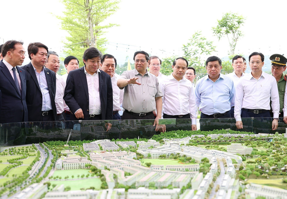 Thủ tướng Phạm Minh Chính kiểm tra dự án khu đô thị Mailand Hoàng Đồng-Lạng Sơn. (Ảnh: Dương Giang/TTXVN)