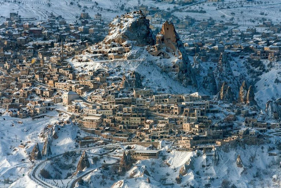 Bức ảnh về Uchisar, ngôi làng nhỏ nằm ở điểm cao nhất ở Cappadocia, Thổ Nhĩ Kỳ được chụp từ khinh khí cầu. (Nguồn: NatGeo)