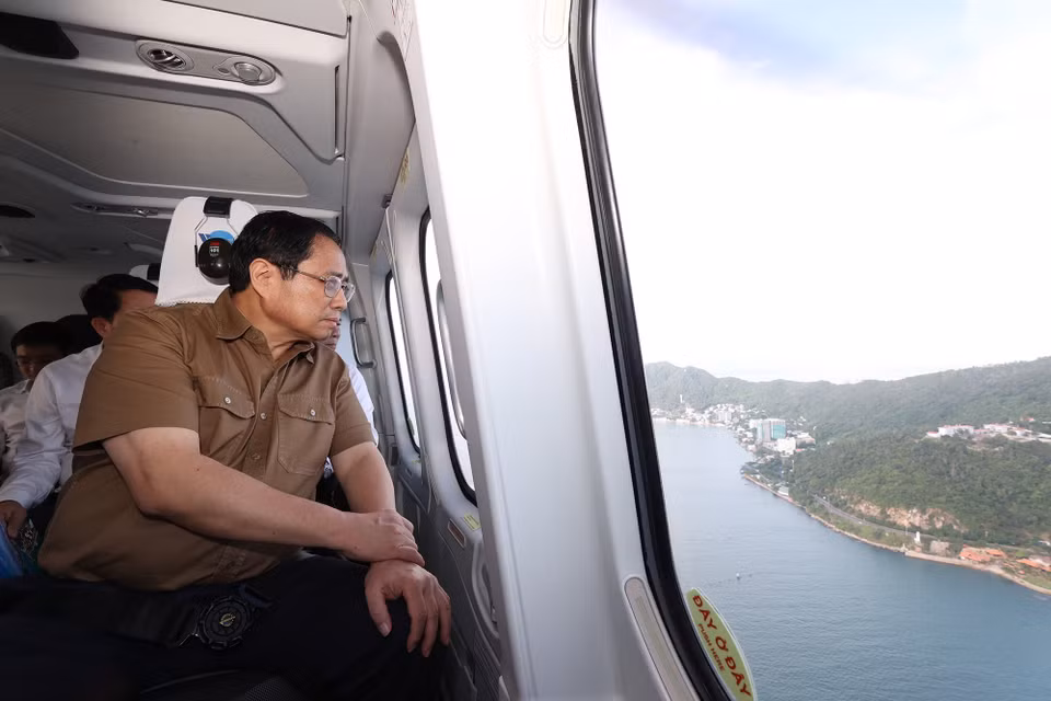 Thủ tướng Phạm Minh Chính cùng đoàn công tác tiến hành khảo sát thực địa khu vực Đông Nam bộ. (Ảnh: Dương Giang/TTXVN)