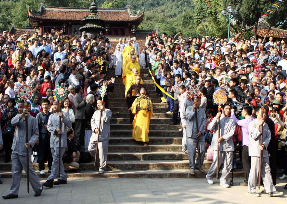 Ngày 5/2, tại xã Hương Sơn, huyện Mỹ Đức (Hà Nội) diễn ra Lễ khai hội Chùa Hương xuân Giáp Ngọ 2014. (Ảnh: Vũ Sinh/TTXVN)