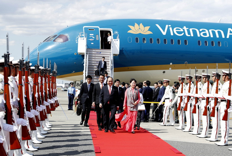 Lễ đón Thủ tướng Nguyễn Xuân Phúc và Phu nhân tại sân bay quốc tế Haneda ở thủ đô Tokyo. (Ảnh: Thống Nhất/TTXVN)