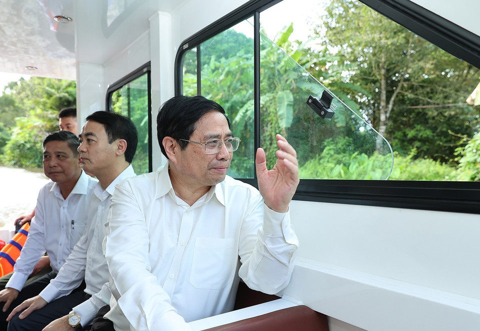 Thủ tướng Phạm Minh Chính khảo sát Khu bảo tồn thiên nhiên Lung Ngọc Hoàng. (Ảnh: Dương Giang/TTXVN)