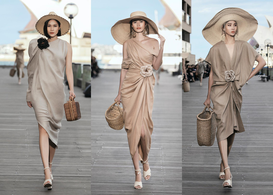 Các bộ trang phục được trình diễn trong chương trình. (Ảnh: Diệu Linh/Vietnam+)