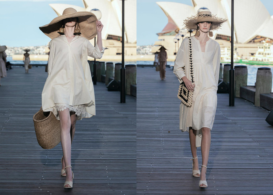 Các bộ trang phục được trình diễn trong chương trình. (Ảnh: Diệu Linh/Vietnam+)