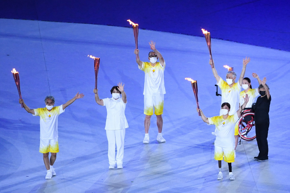 Rước đuốc Paralympic tại Lễ khai mạc Paralympic Tokyo 2020 ở Tokyo, Nhật Bản, ngày 24/8/2021. (Ảnh: THX/TTXVN)