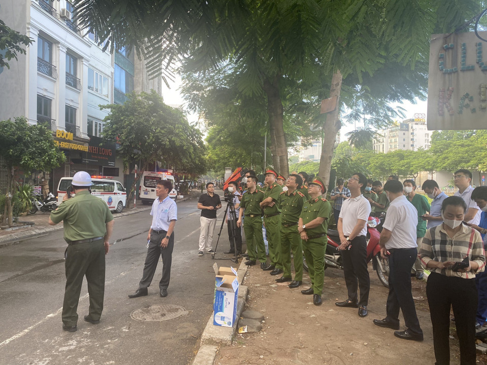 Thông tin ban đầu từ Ủy ban Nhân dân Cầu Giấy (Hà Nội), khoảng 14 giờ ngày 1/8, tại số nhà 231 Quan Hoa (phường Quan Hoa, Cầu Giấy) xuất hiện đám cháy. (Ảnh: TTXVN phát)