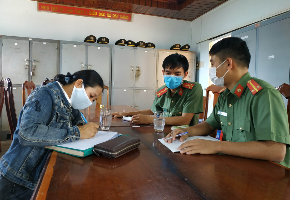 Công an tỉnh Đắk Lắk tăng cường kiểm soát, phát hiện và xử lý các đối tượng đăng tải những thông tin sai sự thật lên mạng xã hội, gây tâm lý hoang mang, lo sợ trong nhân dân. (Ảnh: Tuấn Anh/TTXVN)