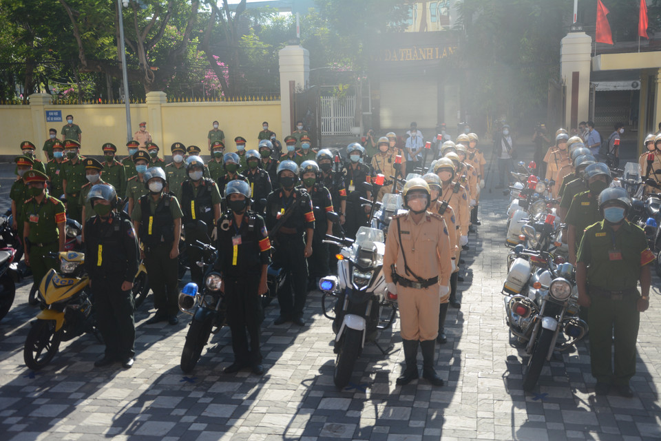 Các lực lượng Công an thành phố Đà Nẵng tham gia buổi lễ ra quân. (Ảnh: Văn Dũng/TTXVN)